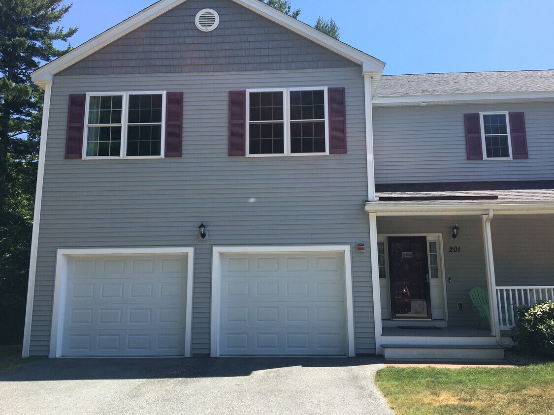 Front Entrance - 90 Rangeway Rd