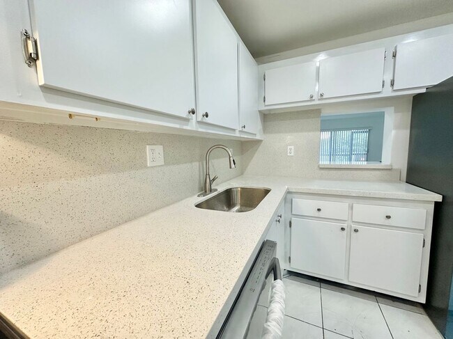 Foto del edificio - 7900 Fairview Dr