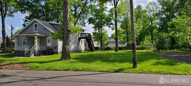 Foto del edificio - 111 Demorest Ave