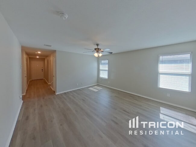 Foto del edificio - 1806 Deerchase Dr