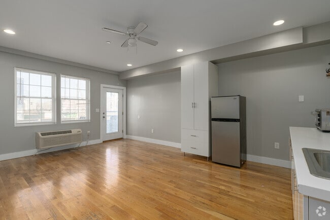 Main Level Studio - 450SF - 1946 N Gratz Street