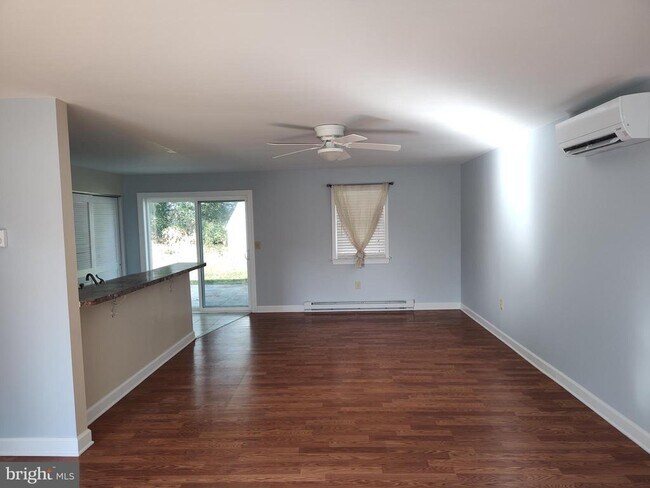 Building Photo - 8566 Dyott Ct