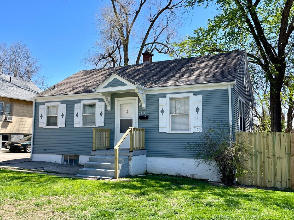 Primary Photo - Spacious 2 Bedroom, 1 Bath Home Available ...