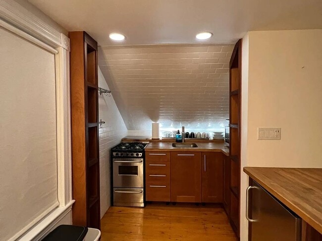 Building Photo - 9 Laurel St