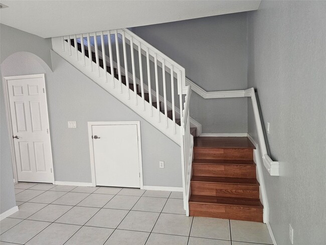 Building Photo - 3021 NW 30th Ave