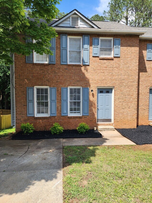 819 Indian Lake Dr NW, Lilburn, GA 30047 Townhome Rentals in Lilburn GA