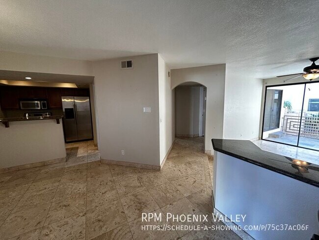 Foto del edificio - Freshly Painted 1 bed / 1 bath in the gate...