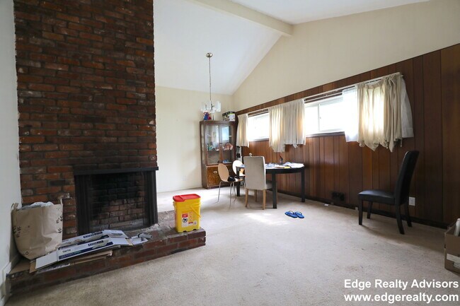 Building Photo - 155 Kenrick St
