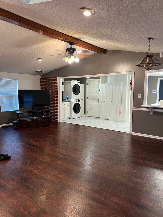 Foto del edificio - 217 Peony Ln
