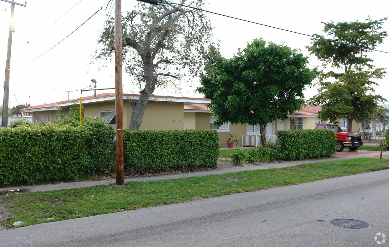 Foto del edificio - 1301-1309 N 19th Ave