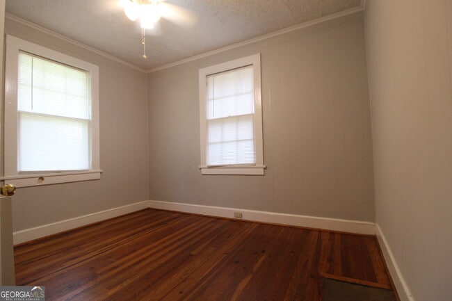 Foto del edificio - 26 Hickory St NE