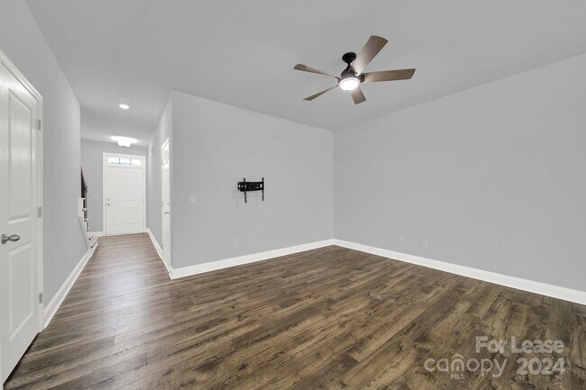 Building Photo - 208 Bella Ln
