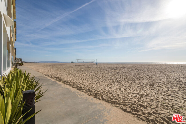 Building Photo - 3907 Ocean Front Walk