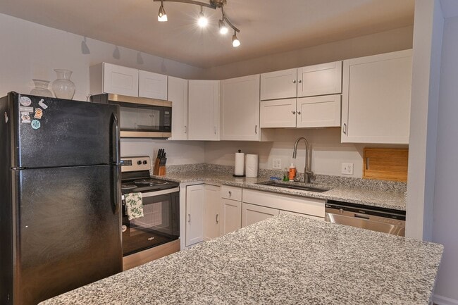 Building Photo - 2109 Cedar Run Dr