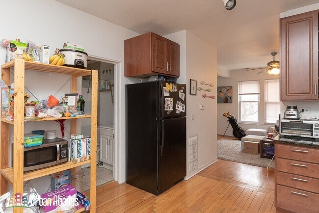 Building Photo - 2616 N Marshfield Ave
