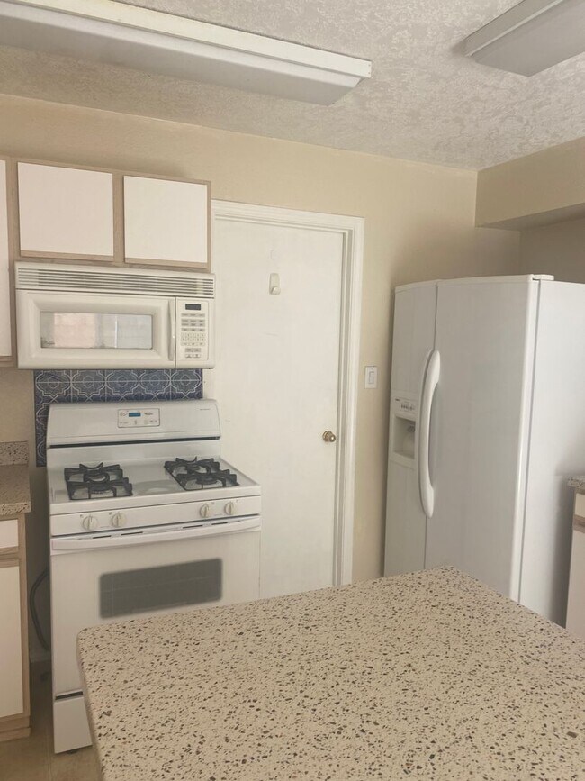 Building Photo - COMING SOON - 3 Bedroom 2.5 Bath Located in the NE Heights!