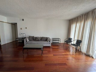 Foto del edificio - 1750 Camino Palmero St