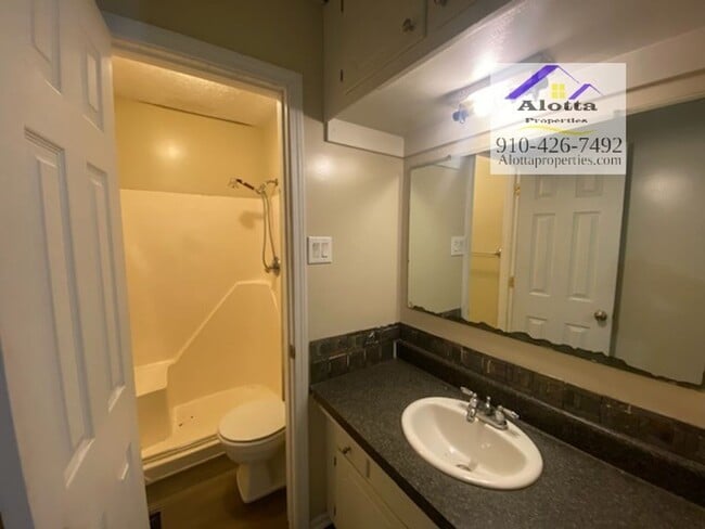 Building Photo - 733 Goodyear Dr