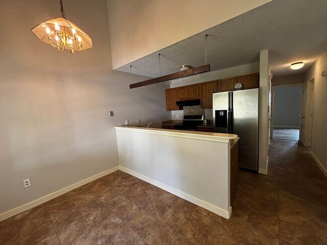 Foto del edificio - 329 N Grove Cir