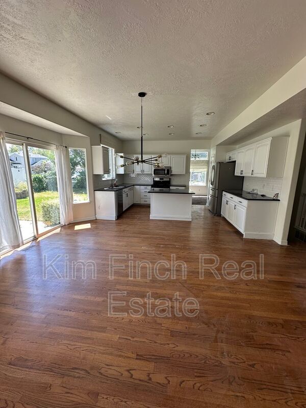 Foto del edificio - 9820 Deep Creek Dr