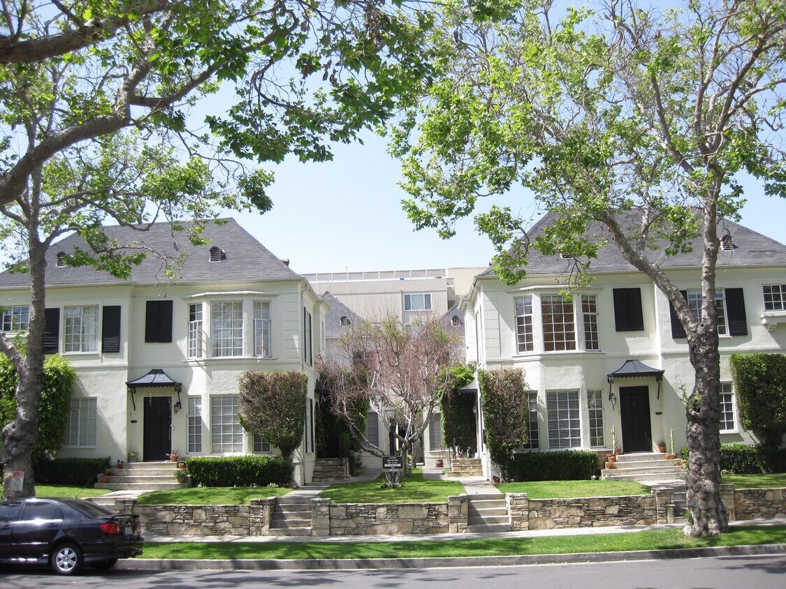 Foto principal - 9955 Robbins Dr