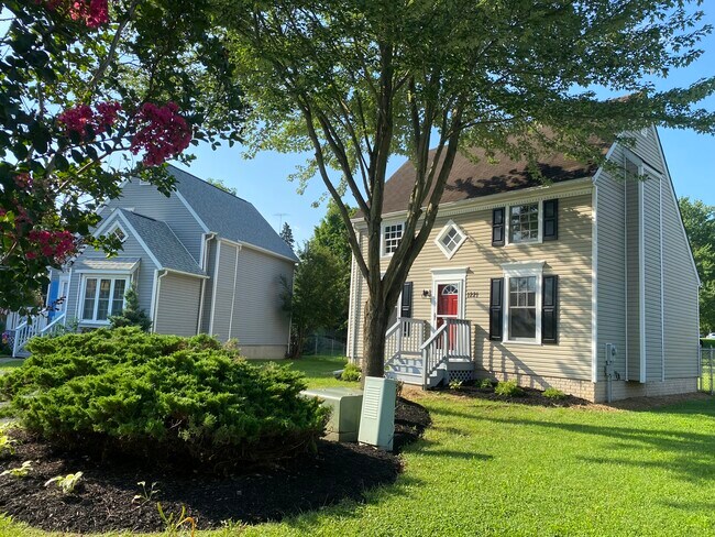 Foto del edificio - 1221 Magnolia Ct