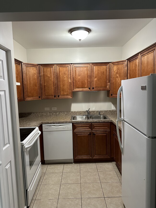 Kitchen - 2380 Discovery Dr