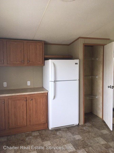 Building Photo - 2217 Twin Oaks Dr