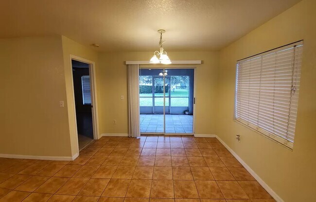 Building Photo - 3700 Vilabella Dr