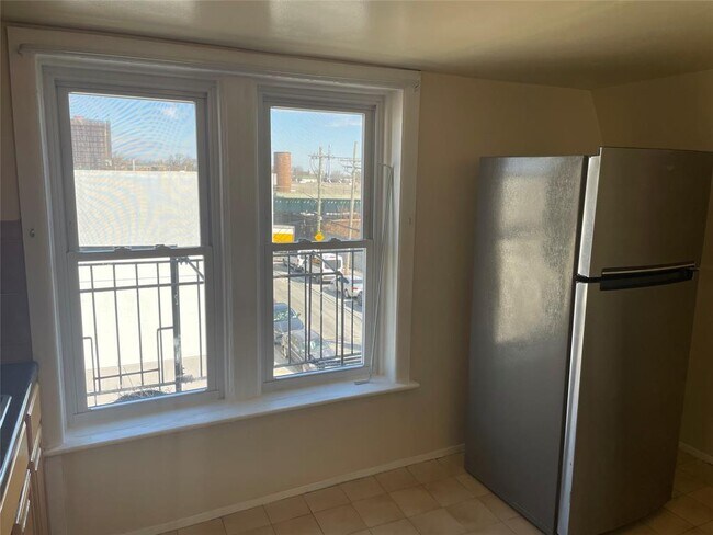 Foto del edificio - 713 E 239th St