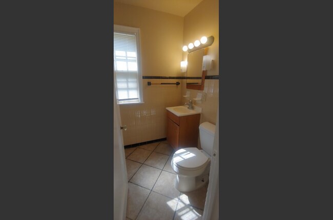 Foto del edificio - 2449 N 51st Blvd