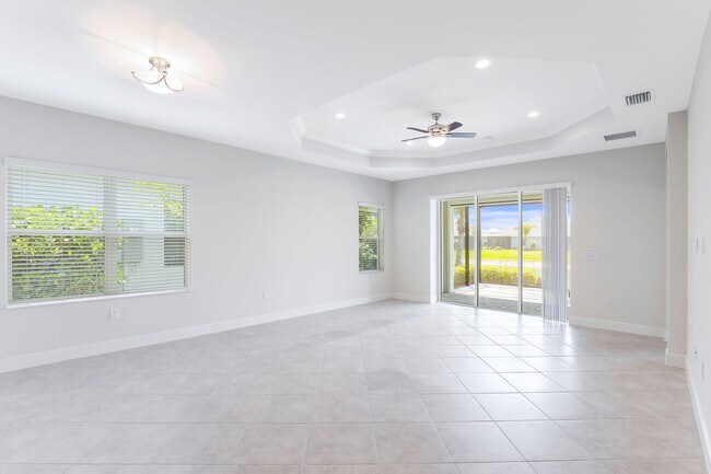 Building Photo - 2142 Marquesa Cir