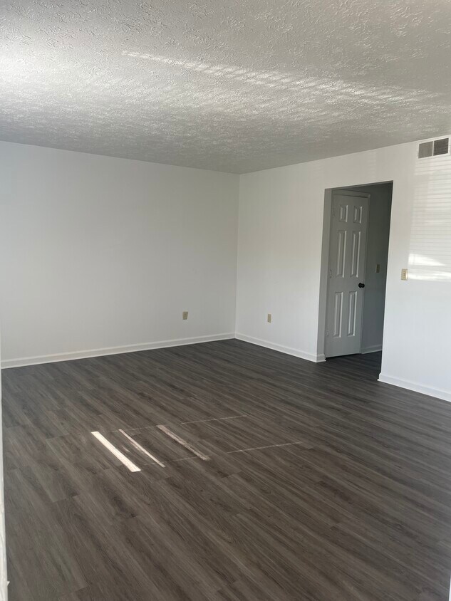Living Room - 280 Berkley Ct