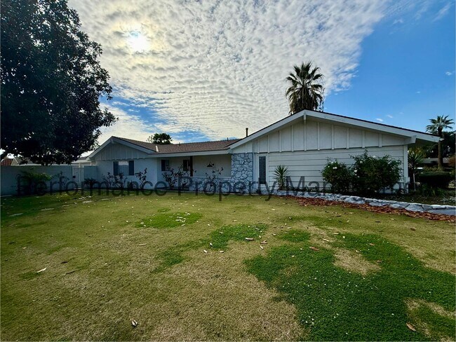 Foto del edificio - Stunning 3 Bed/2.5 Bath + Shop w/ Resident Benefits Package & $0 Security Deposit Option