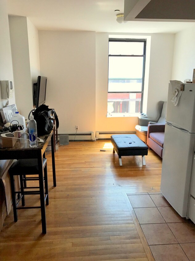 Primary Photo - 181 E Houston St