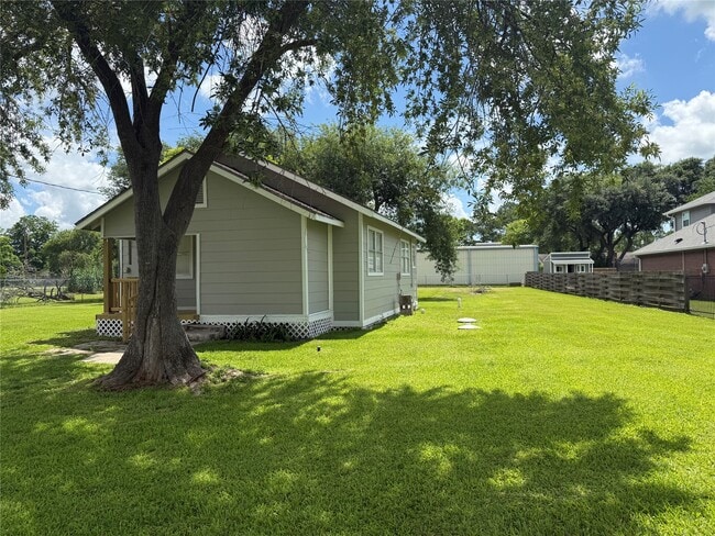 Foto del edificio - 8926 Courtney Dr