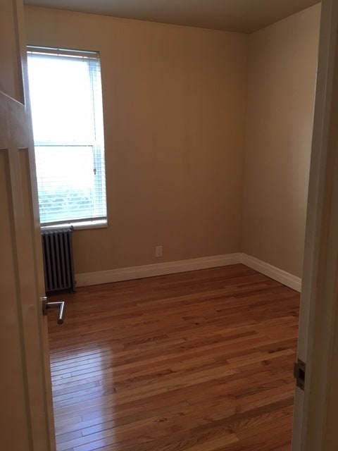 Building Photo - 249 95th St