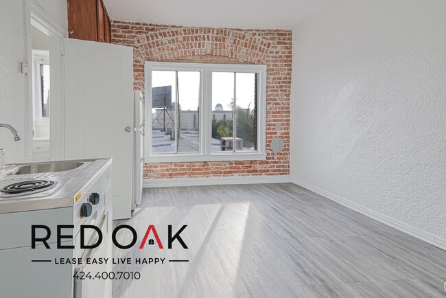 Building Photo - 1243 S Mariposa Ave