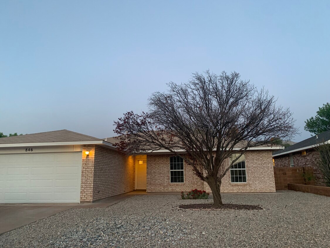 Foto principal - 846 San Juan Dr
