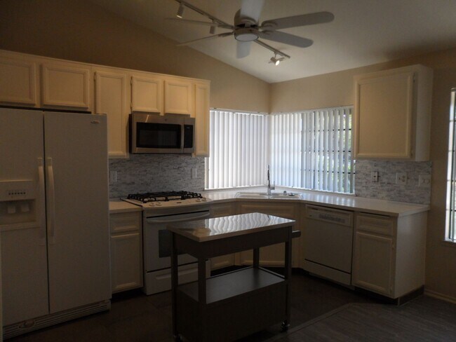 Foto del edificio - Spacious 2 Bed/2 Bath Home In Cathedral City!