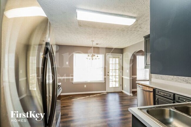 Foto del edificio - 4220 Willow Springs Dr