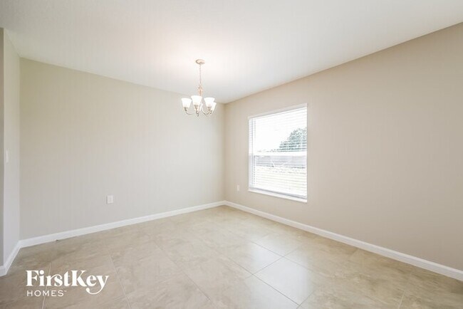 Building Photo - 706 Yeager Ct