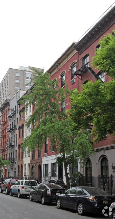 Primary Photo - 221-223 E 11th St