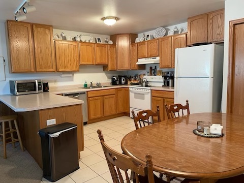 Building Photo - 245 Meadowside Dr