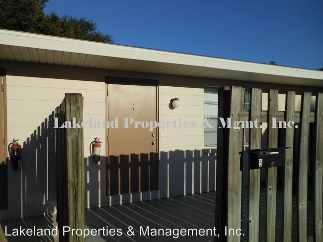 Foto del edificio - 815-817 W Carole St