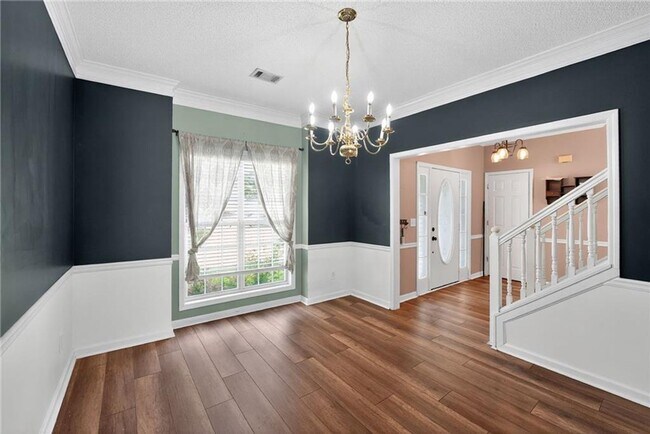 Foto del edificio - Spacious 5BR Home with Bonus Room & Private Backyard in Stockbridge