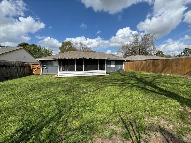 Foto del edificio - 4703 Rivertree Ln