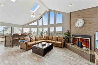 Building Photo - 21812 Frio Dr