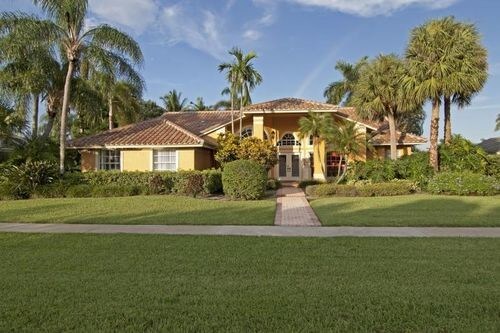 Building Photo - 2155 Greenview Cove Dr