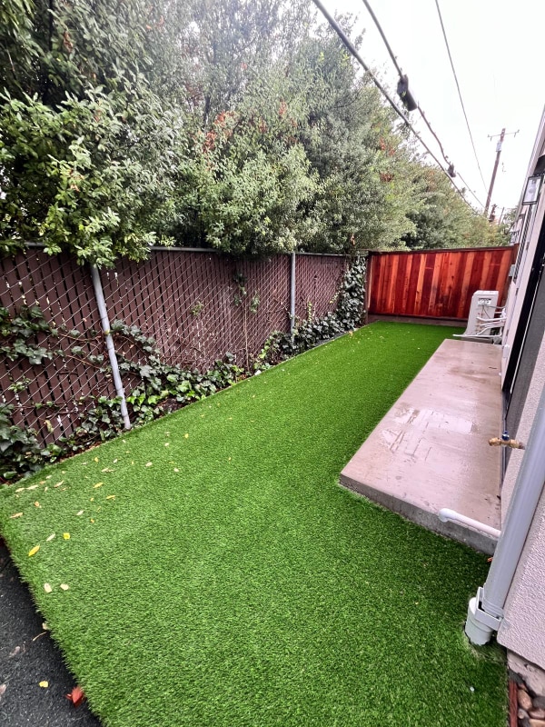 Foto del edificio - 994 Helen Ave